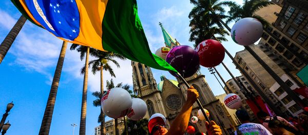 Ato em defesa da democracia em São Paulo - Sputnik Brasil