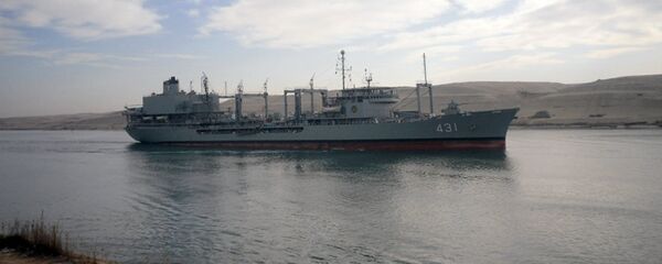 Navio iraniano Kharq entra no canal de Suez, fevereiro de 2012 (foto de arquivo) - Sputnik Brasil