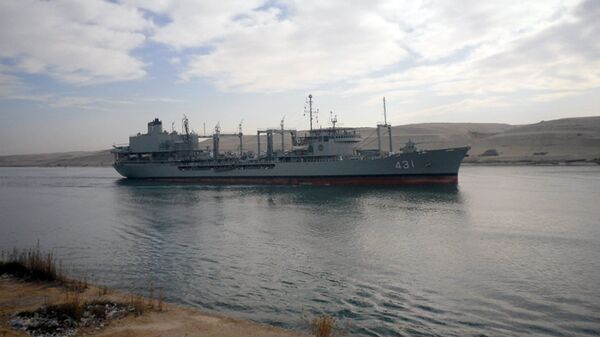 Navio iraniano Kharq entra no canal de Suez, fevereiro de 2012 (foto de arquivo) - Sputnik Brasil