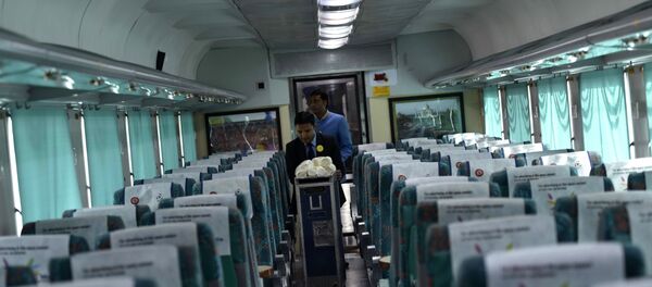 O primeiro trem indiano de alta velocidade O primeiro trem indiano de alta velocidade - Sputnik Brasil