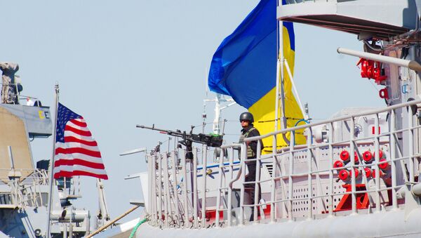 Navio militar norte-americano Donal Cook e a fragata ucraniana Getman Sagaidachny durante os exercícios navais Sea Breeze-2015 em Odessa, Ucrânia, 1 de setembro de 2015 - Sputnik Brasil