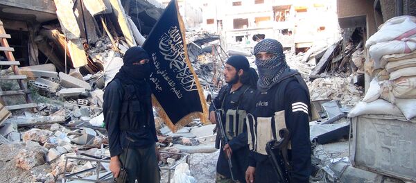 Jihadistas de Frente al-Nusra afiliada a Al-Qaeda's no destruido campo de refugiados palestino Yarmuk  ao sul de Damasco - Sputnik Brasil