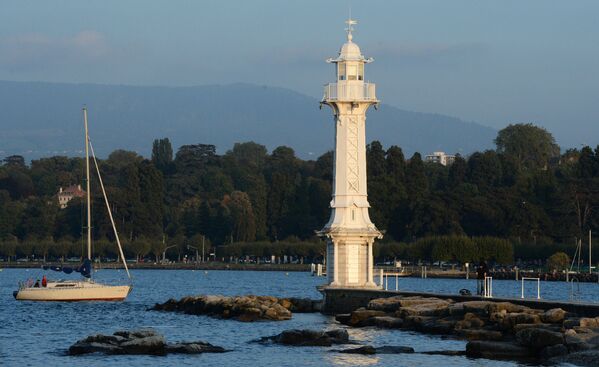 Farol à beira do lago de Genebra, Suíça - Sputnik Brasil