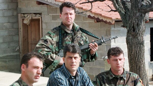 Hashim Thaci, o comandante do Exército de Libertação do Kosovo (ELK), considerado por muitos países, inclusive a Sérvia, como terrorista. Foto de arquivo de 1999. - Sputnik Brasil
