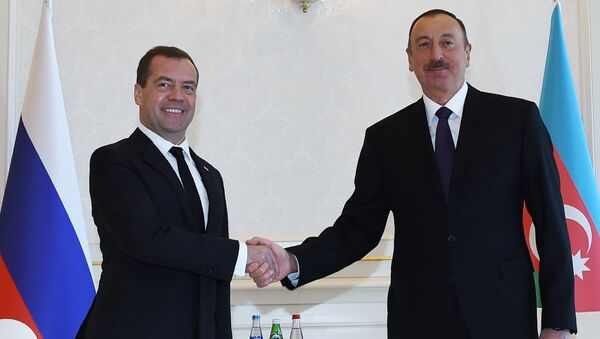 Primeiro-ministro russo Dmitriy Medvedev com Presidente do  Azerbaijão Ilham Aliev - Sputnik Brasil