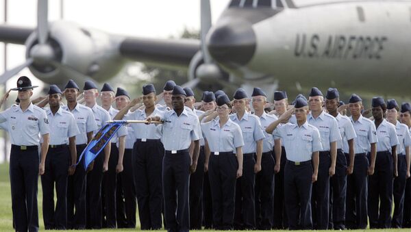 Militares norte-americanos participam da cerimônia na base aérea Lackland, Texas, EUA (foto de arquivo) - Sputnik Brasil