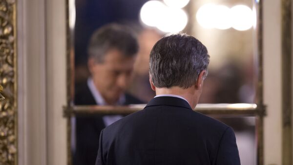 President Mauricio Macri leaves after making a statement at the government house in Buenos Aires, Argentina, Thursday, April 7, 2016. - Sputnik Brasil