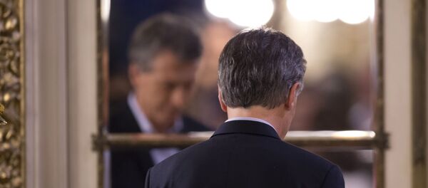 President Mauricio Macri leaves after making a statement at the government house in Buenos Aires, Argentina, Thursday, April 7, 2016. President Mauricio Macri leaves after making a statement at the government house in Buenos Aires, Argentina, Thursday, April 7, 2016. - Sputnik Brasil