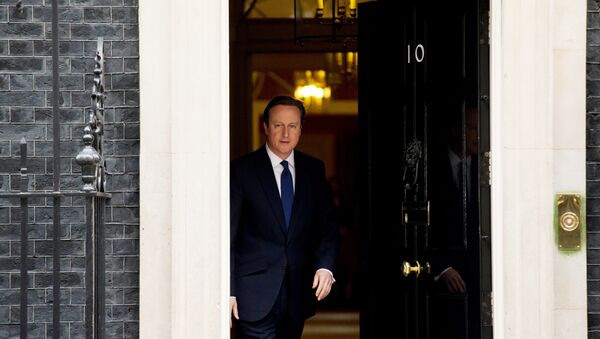 O primeiro-ministro britânico, David Cameron, deixa 10 Downing Street, em Londres. - Sputnik Brasil