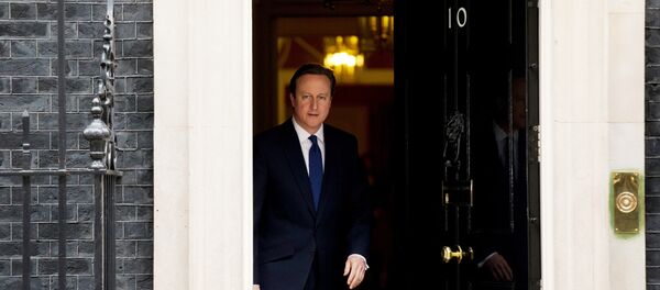 O primeiro-ministro britânico, David Cameron, deixa 10 Downing Street, em Londres. - Sputnik Brasil