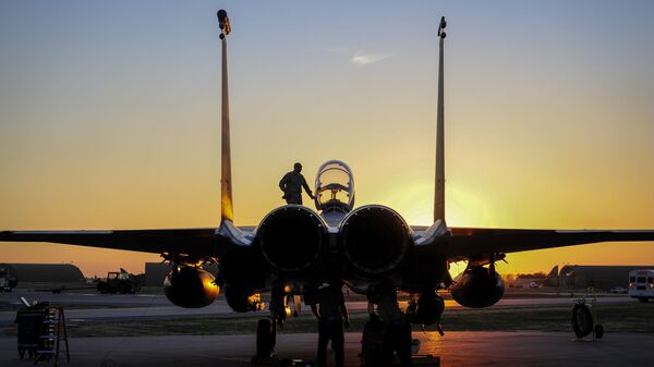 Caça F-15E Strike Eagle dos EUA na base aérea de Incirlik, Adana, Turquia - Sputnik Brasil