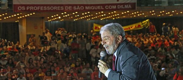 Ex-Presidente Lula em campanha contra o golpe - Sputnik Brasil