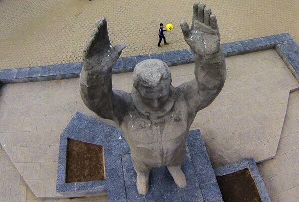 Escultura do primeiro cosmonauta Yuri Gagarin no cosmódromo de Baikonur - Sputnik Brasil