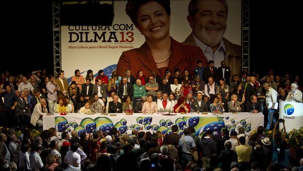 Leonardo Boff discursa em apoio à campanha da presidenta Dilma Rousseff para as eleições de 2010 - Sputnik Brasil