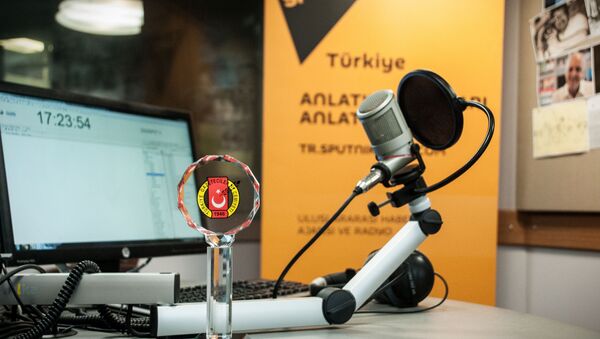 Radio Sputnik’s evening program has received an award from the Turkish Journalists' Association “For Advances in Journalism.” - Sputnik Brasil