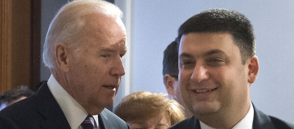 Joe Biden e Vladimir Groisman (Foto de arquivo) Joe Biden e Vladimir Groisman (Foto de arquivo) - Sputnik Brasil