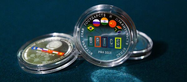 Moedas comemorativas da Cúpula dos BRICS em Ufa, Rússia em 2015 - Sputnik Brasil