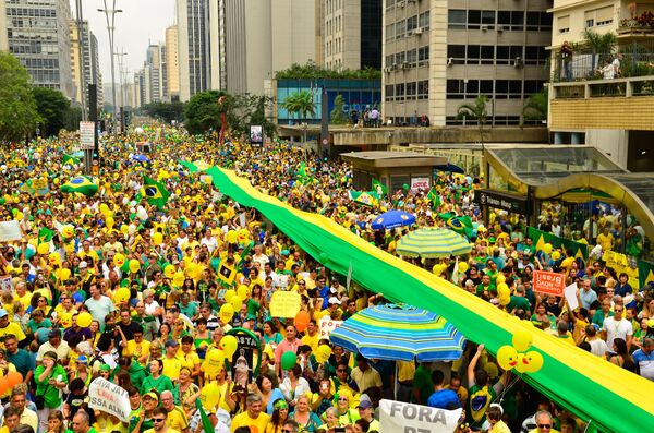 Manifestação pró-impeachment na Avenida Paulista em São Paulo - Sputnik Brasil