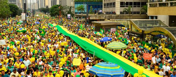 Manifestação pró-impeachment na Avenida Paulista em São Paulo - Sputnik Brasil