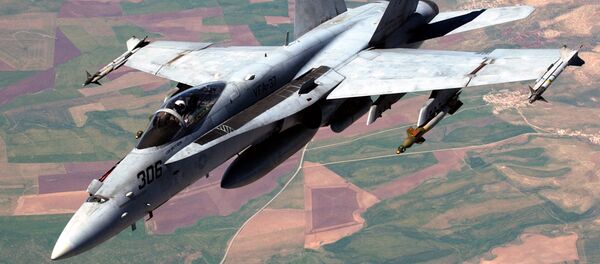 Caça F/A-18 Hornet durante uma missão de combate no Iraque - Sputnik Brasil