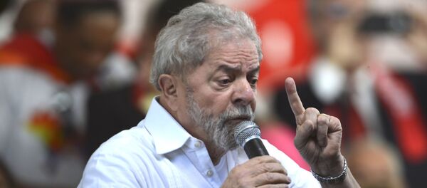 Lula discursa durante manifestação contrária ao impeachment - Sputnik Brasil