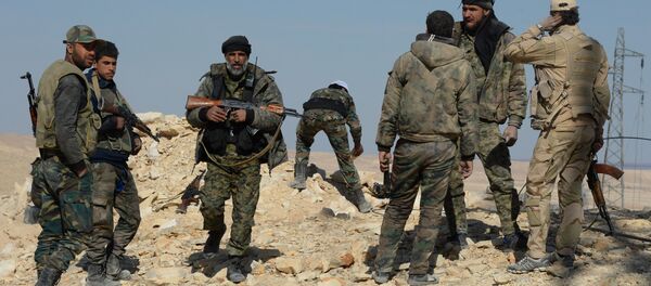 Exército sírio e milícia pró-governo nos arredores de Al Qaryatayn - Sputnik Brasil