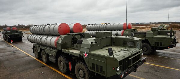 S-300 durante um ensaio de treinamento - Sputnik Brasil