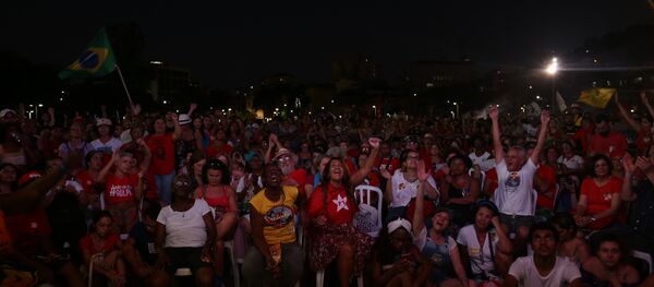 Manifestantes contra impeachment acompanham votação do processo no Rio de Janeiro - Sputnik Brasil