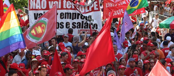 Ato dos Movimentos Sociais em Defesa da Democracia, no Vale do Anhangabaú, em São Paulo - Sputnik Brasil