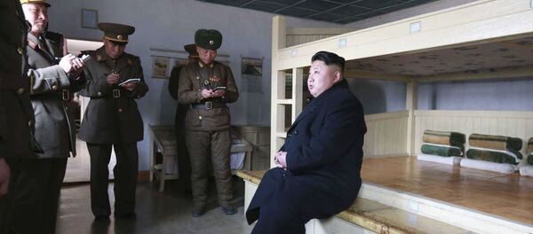 Líder norte-coreano Kim Jong-un inspeciona o Exército - Sputnik Brasil
