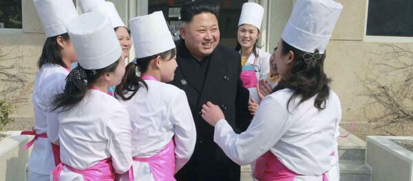 Líder norte-coreano Kim Jong-un durante a inspeção do Exército - Sputnik Brasil