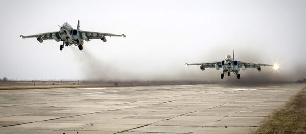Caças Su-25 durante a descolagem - Sputnik Brasil