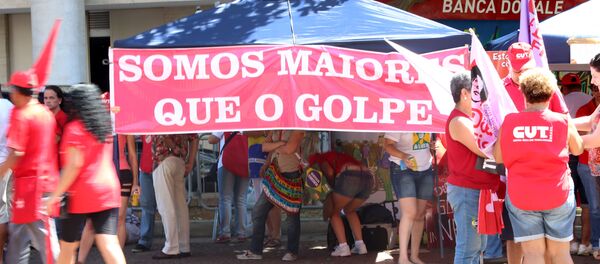 Ato dos Movimentos Sociais em Defesa da Democracia, no Vale do Anhangabaú, em São Paulo - Sputnik Brasil