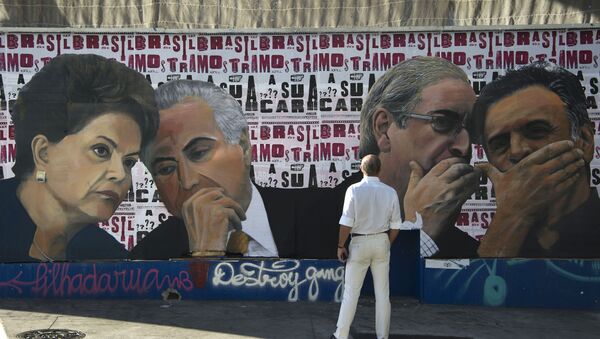 A imagem de Eduardo Cunha, Aecio Neves, Dilma Rousseff e Michel Temer na muralha na Avenida Paulista, Brasil 19 de abril de 2016 - Sputnik Brasil