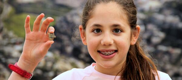 Um amuleto do Egito antigo encontrado por uma menina israelense de 12 anos - Sputnik Brasil