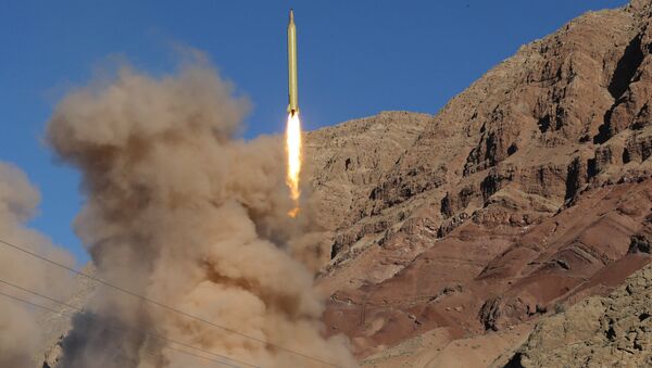 Míssil balístico de longo alcance Qadr, lançado de Alborz, norte do Irã, em 9 de março de 2016 - Sputnik Brasil