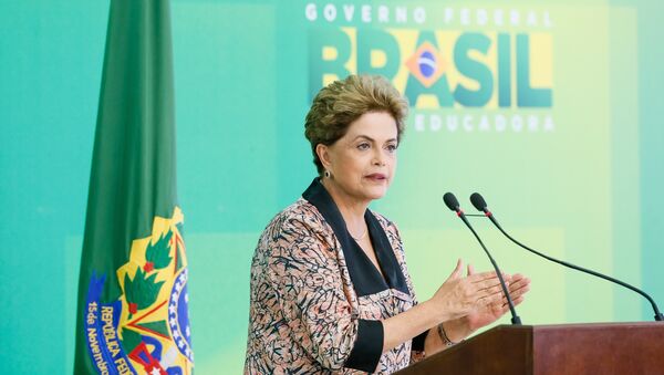 Presidenta Dilma Rousseff durante coletiva de imprensa com jornalistas estrangeiros em 19 de abril de 2016 - Sputnik Brasil