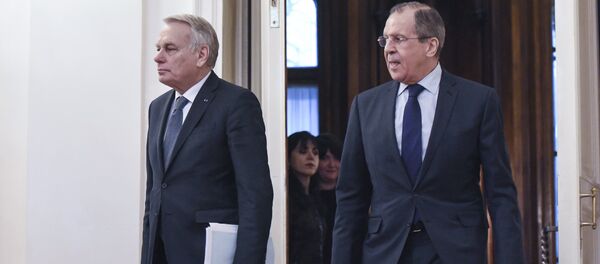 O ministro das Relações Exteriores da Rússia, Sergei Lavrov (direita), durante encontro com o seu colega francês Jean-Marc Ayrault em Moscou - Sputnik Brasil