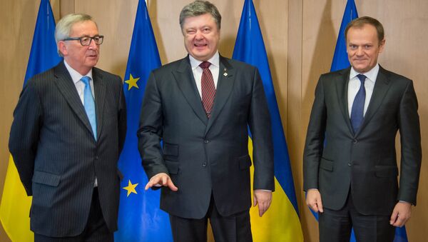Presidente da Ucrânia Petr Poroshenko, Presidente do Conselho da Europa Donald Tusk e Presidente da Comissão Europeia Jean-Claude Junker - Sputnik Brasil