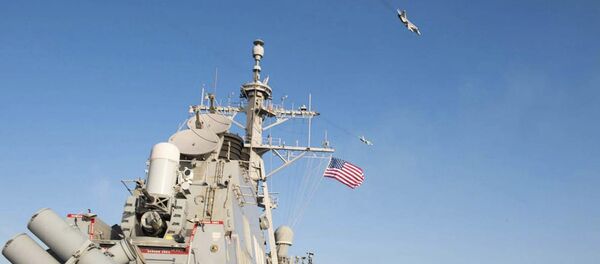 O navio destróier USS Donald Cook no Mar Báltico, 12 de abril de 2016 - Sputnik Brasil