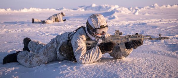 Efetivos das tropas especiais do Ministério da Defesa da República da Chechênia durante exercícios na região do polo norte - Sputnik Brasil
