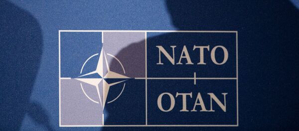 Sombras de Secretário-Geral da OTAN Stolenberg e Comandante Supremo para Transformação General Palomeros - Sputnik Brasil