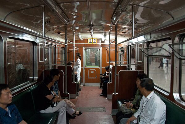 Metrô de Pyongyang - Sputnik Brasil