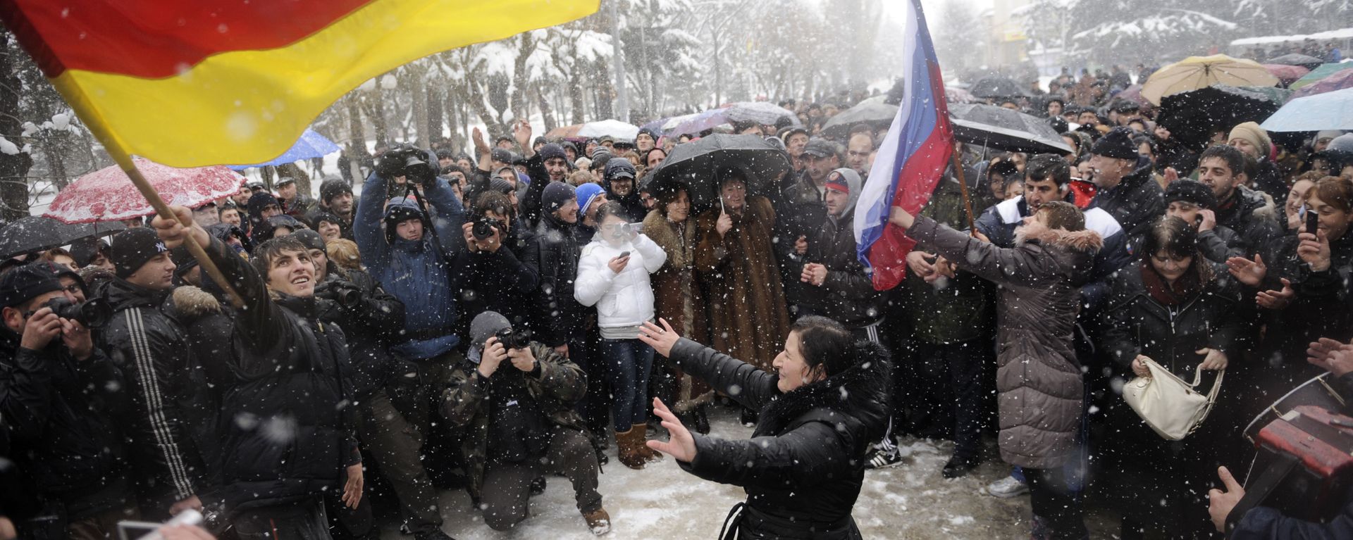 Manifestantes em Tskhinval, capital da Ossétia do Sul - Sputnik Brasil, 1920, 13.05.2022