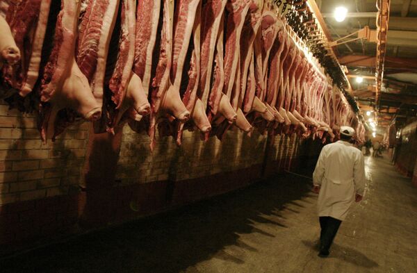 Exportações de carne do Brasil dispararam apesar de coronavírus e preço da ração, diz analista - Sputnik Brasil