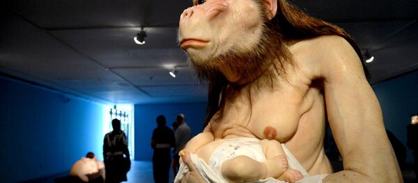 Escultura Big Mother, na Exposição ComCiência no CCBB – Brasília,  da artista plástica Patrícia Piccinini - Sputnik Brasil