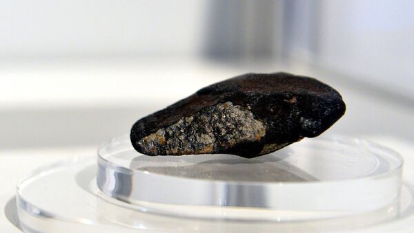 O fragmento do meteorito de Chelyabinsk - Sputnik Brasil