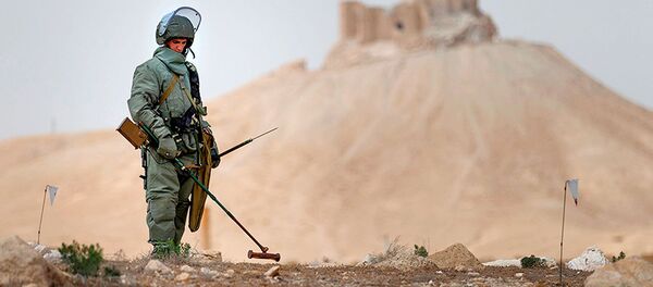 Experts from Russia's International Mine Action Center in Palmyra - Sputnik Brasil