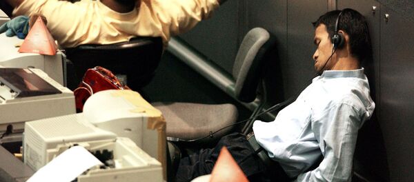 Funcionário da bolsa da Indonésia dorme no trabalho - Sputnik Brasil