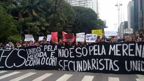 Estudantes protestam contra desvios na merenda em São Paulo - Sputnik Brasil